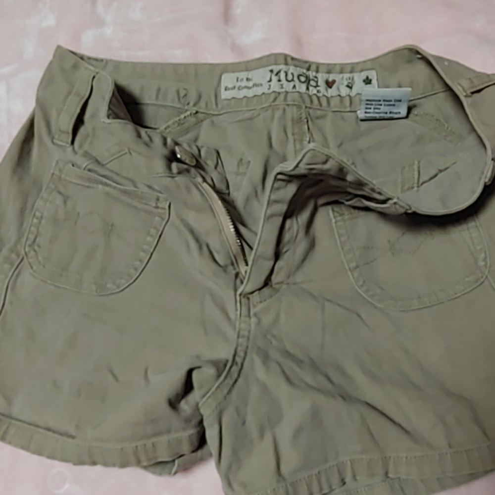CUTE TAN MUDD SHORTS